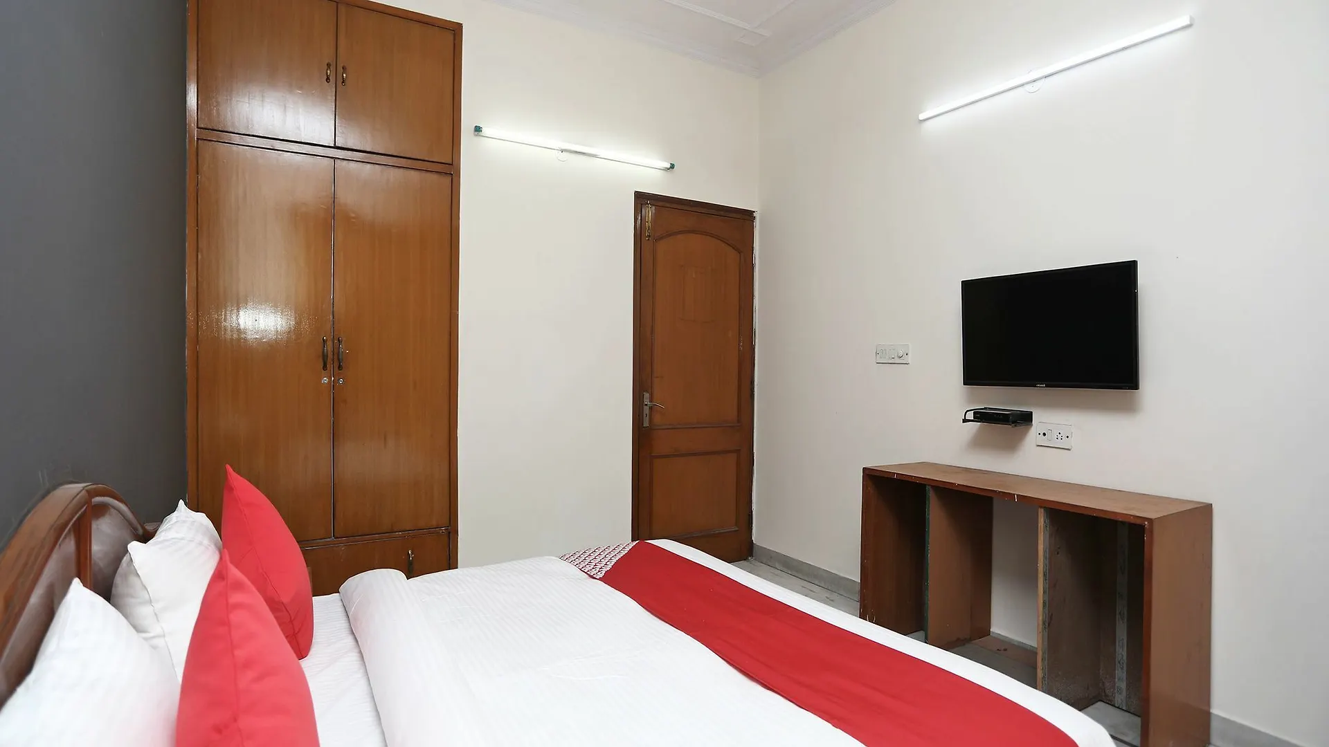 ** بيت ضيافة Oyo 14408 Corple Stays غورغاون الهند