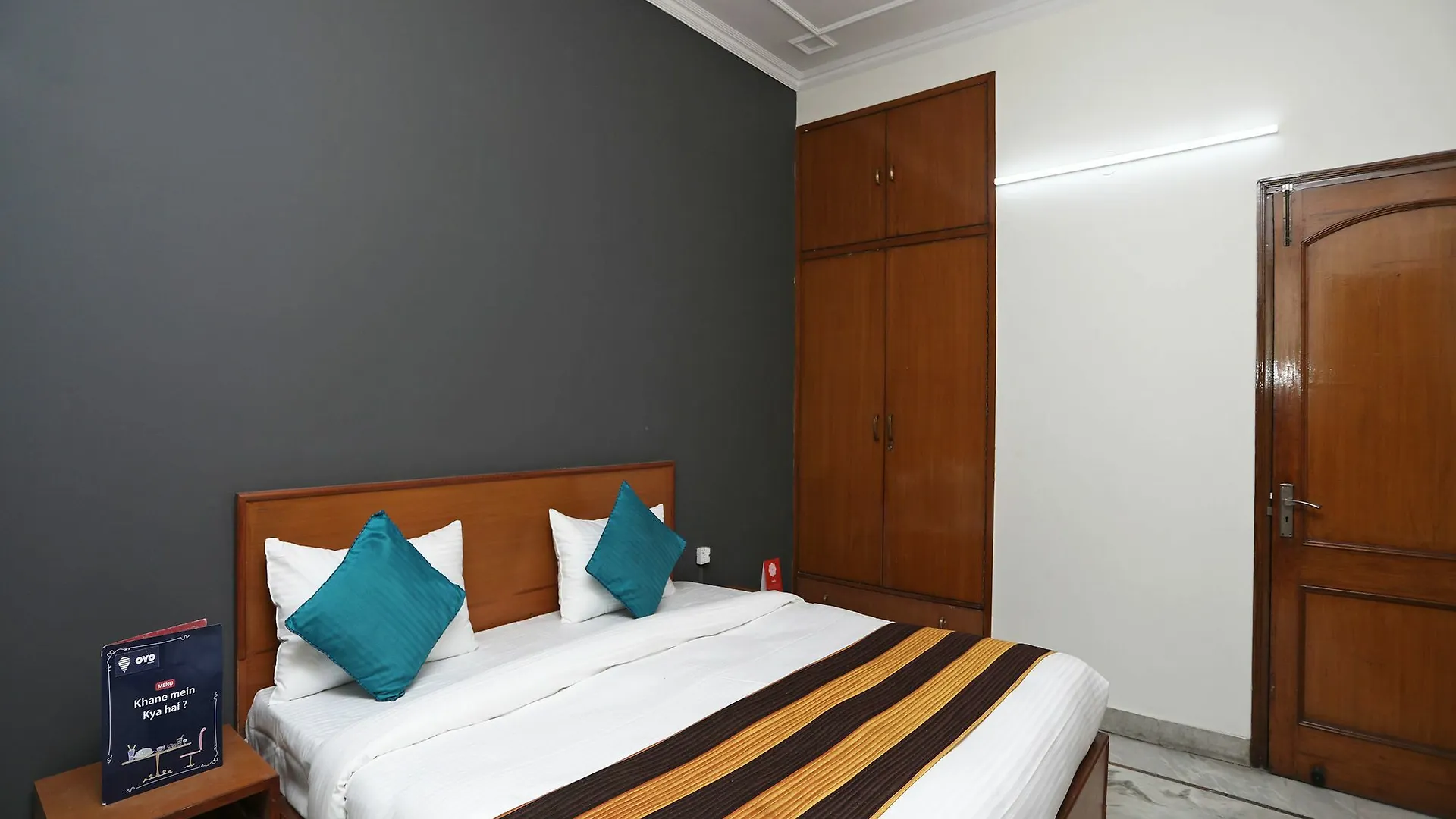 Oyo 14408 Corple Stays غورغاون بيت ضيافة